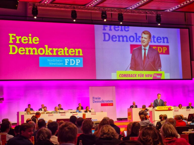 Aufbruch und Geschlossenheit: FDP NRW stellt sich neu auf